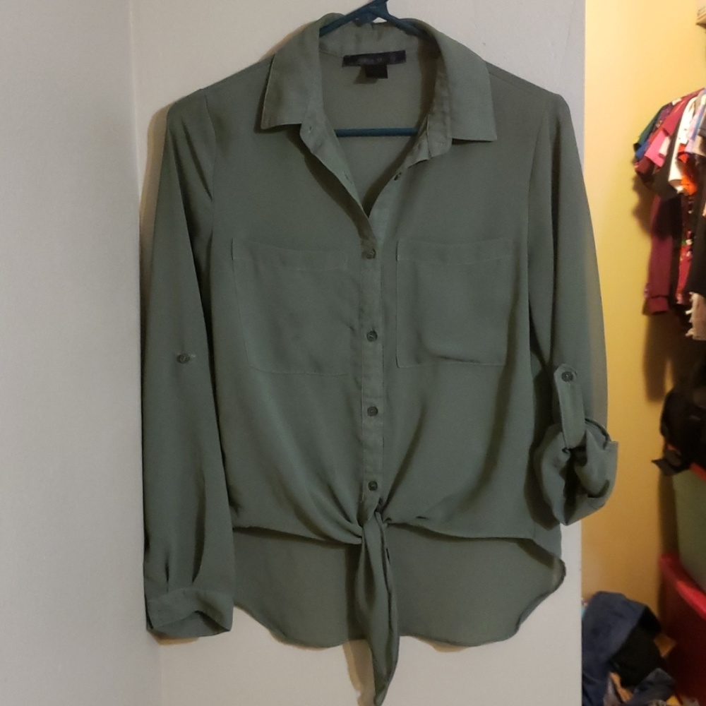 Super cute button up